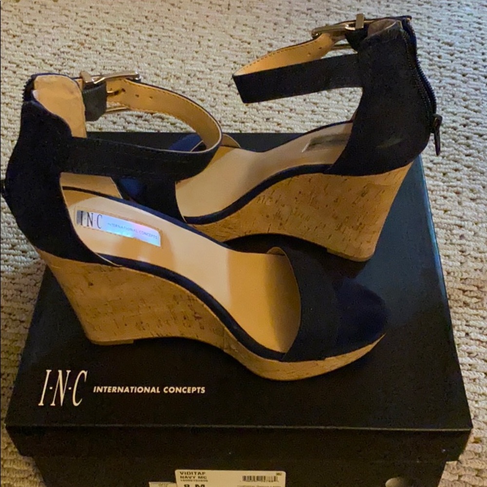 SHOES - Picture 2 of 2